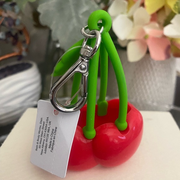 🆕🍒 BATH & BODY WORKS LIMITED EDITION “CHERRY PALS” POCKETBAC HOLDER. BRAND NEW! - Picture 3 of 3